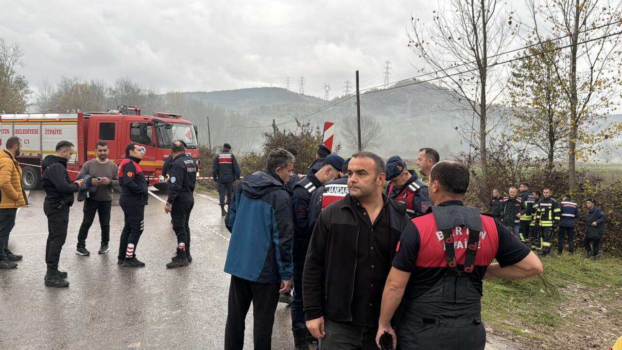 Dereye uçan araçtaki karı koca boğularak can verdi 2